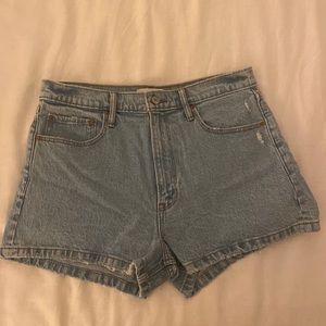 Abercrombie & Fitch Denim Mom Shorts High Rise Size 30/10 Brand New Tags On